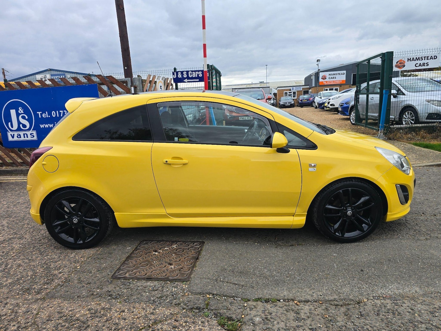 Used Vauxhall Corsa 2012 for sale - 76703706: Photo 2