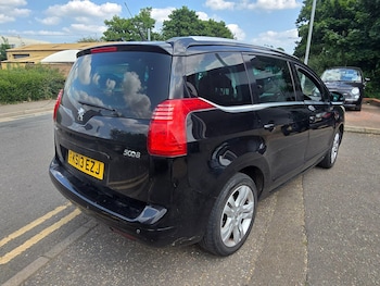 Used Peugeot 5008 2013 for sale - 76994382: Photo