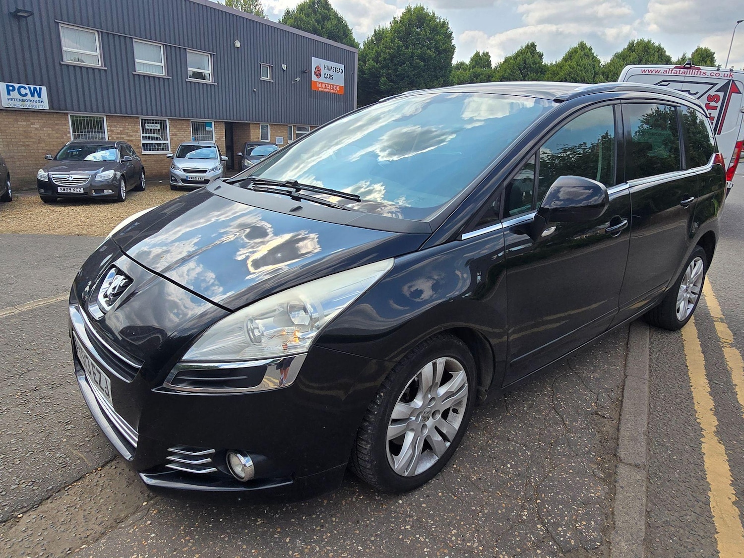 Used Peugeot 5008 2013 for sale - 76994382: Photo 7