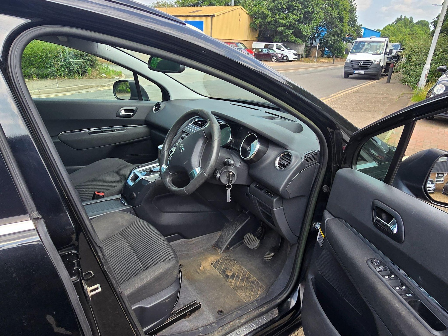 Used Peugeot 5008 2013 for sale - 76994382: Photo 9