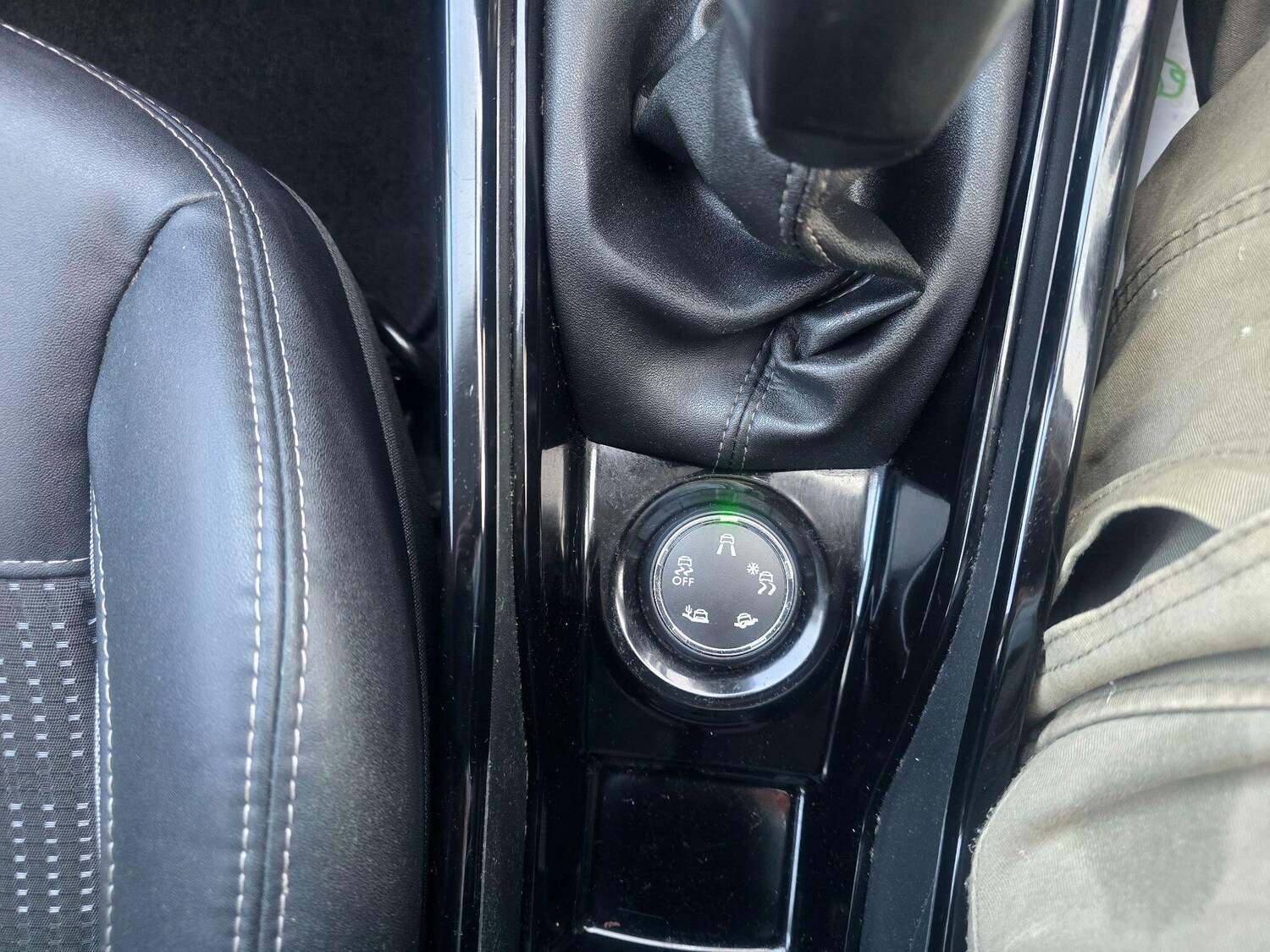 Used Peugeot 2008 2015 for sale - 76703714: Photo 16