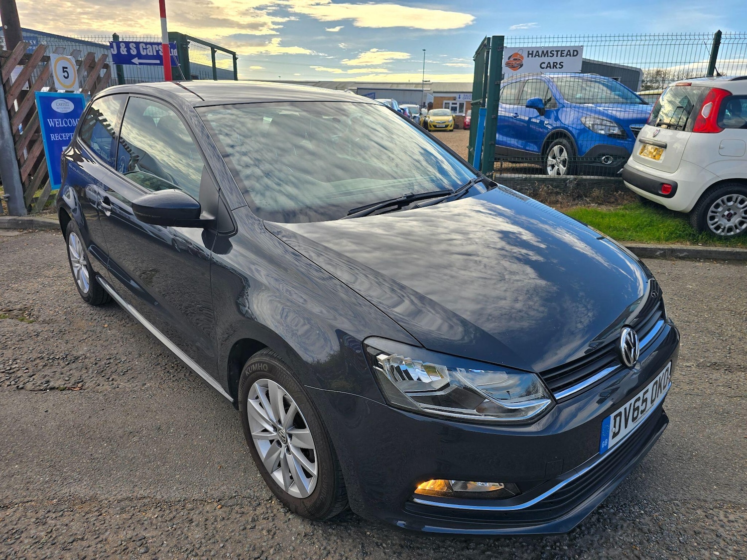 Used Volkswagen Polo 2015 for sale - 76703677: Photo 1