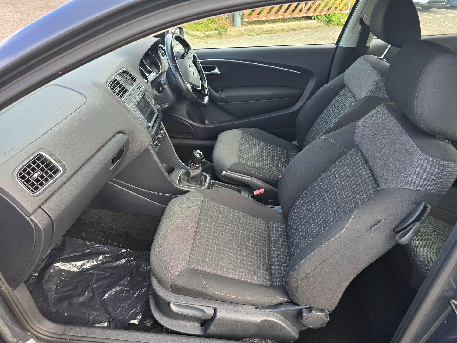 Used Volkswagen Polo 2015 for sale - 76703677: Photo 15