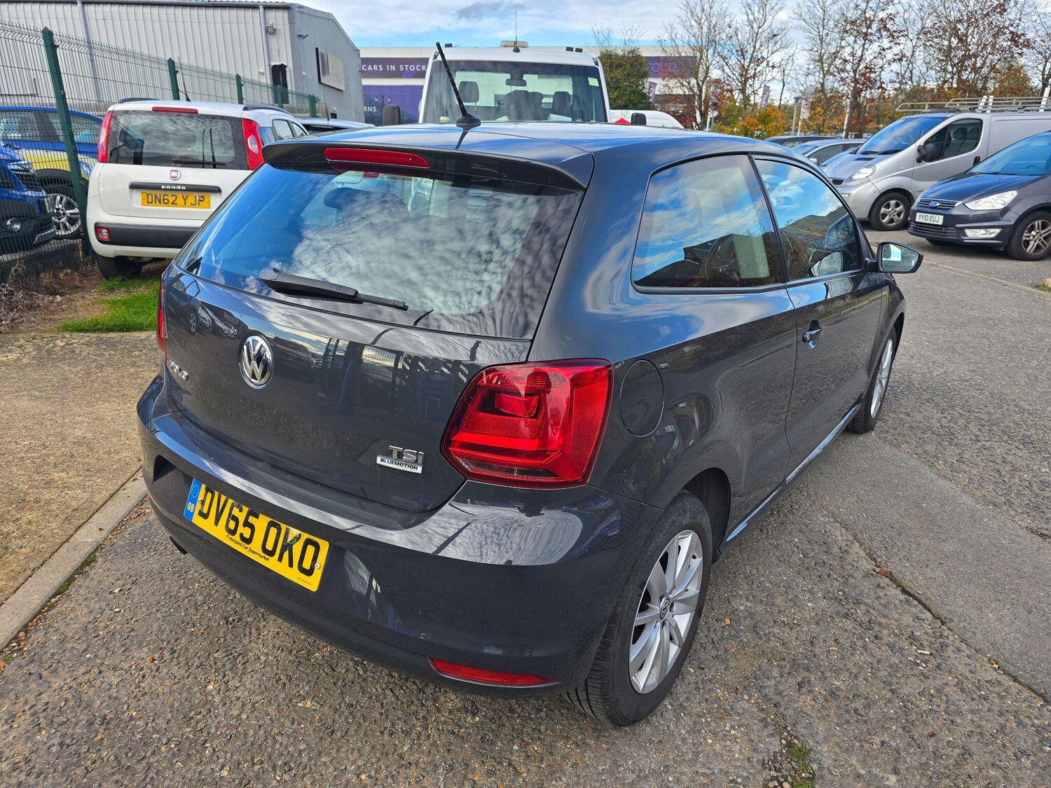 Used Volkswagen Polo 2015 for sale - 76703677: Photo 3