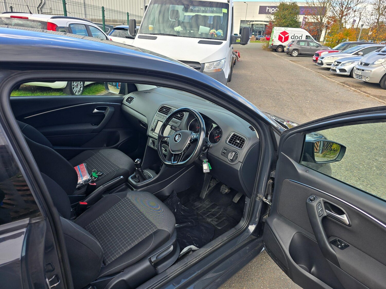 Used Volkswagen Polo 2015 for sale - 76703677: Photo 9