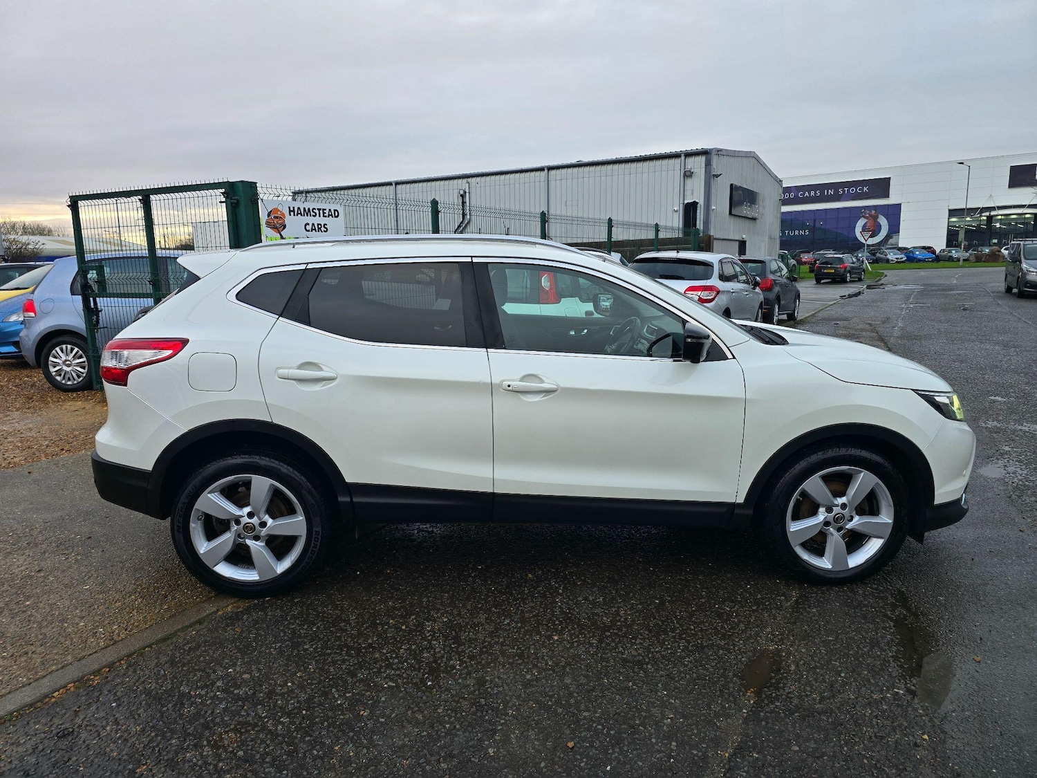 Used Nissan Qashqai 2015 for sale - 77015510: Photo 2