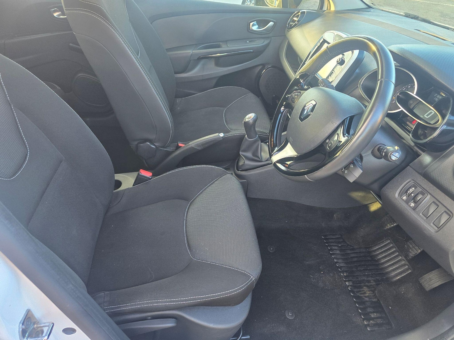 Used Renault Clio 2015 for sale - 77455307: Photo 10