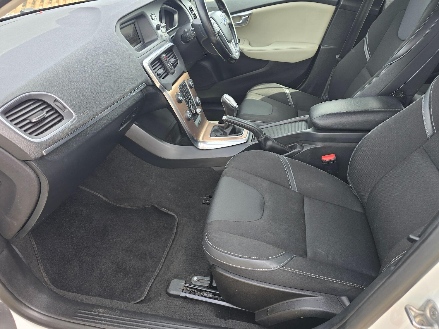 Used Volvo V40 2013 for sale - 78205216: Photo 15