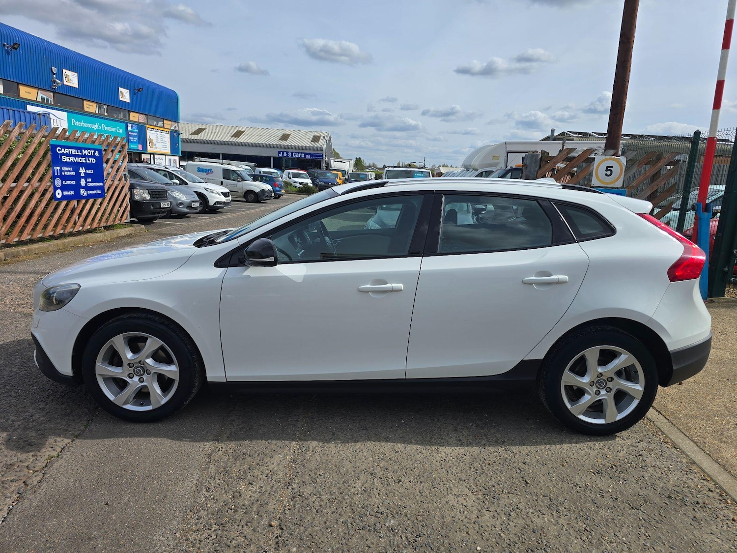 Used Volvo V40 2013 for sale - 78205216: Photo 6