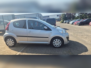 Used Peugeot 107 2013 for sale - 79213102: Photo