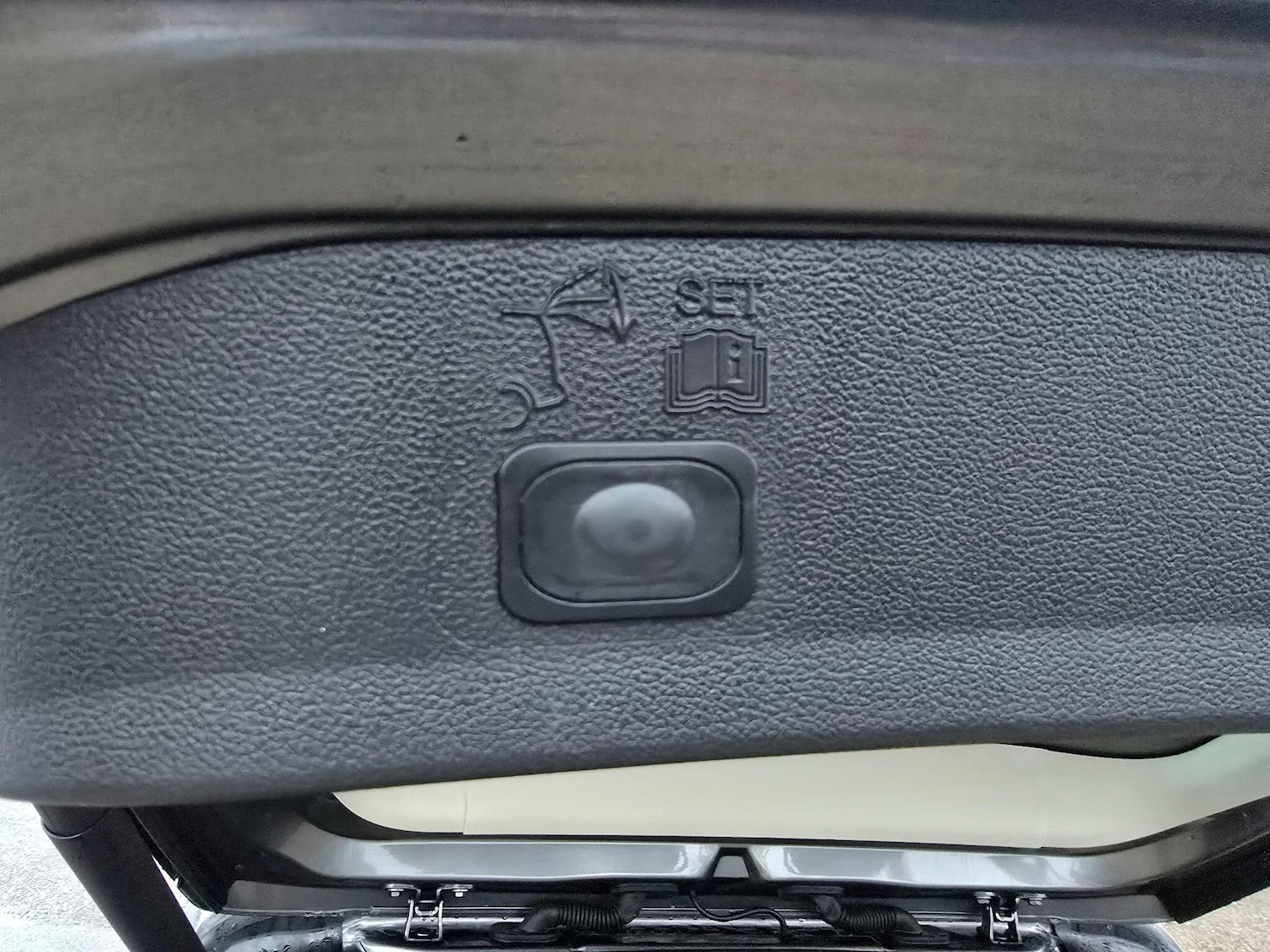 Used Ford Kuga 2014 for sale - 77305635: Photo 14