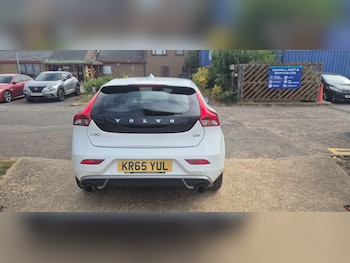 Used Volvo V40 2015 for sale - 79348522: Photo
