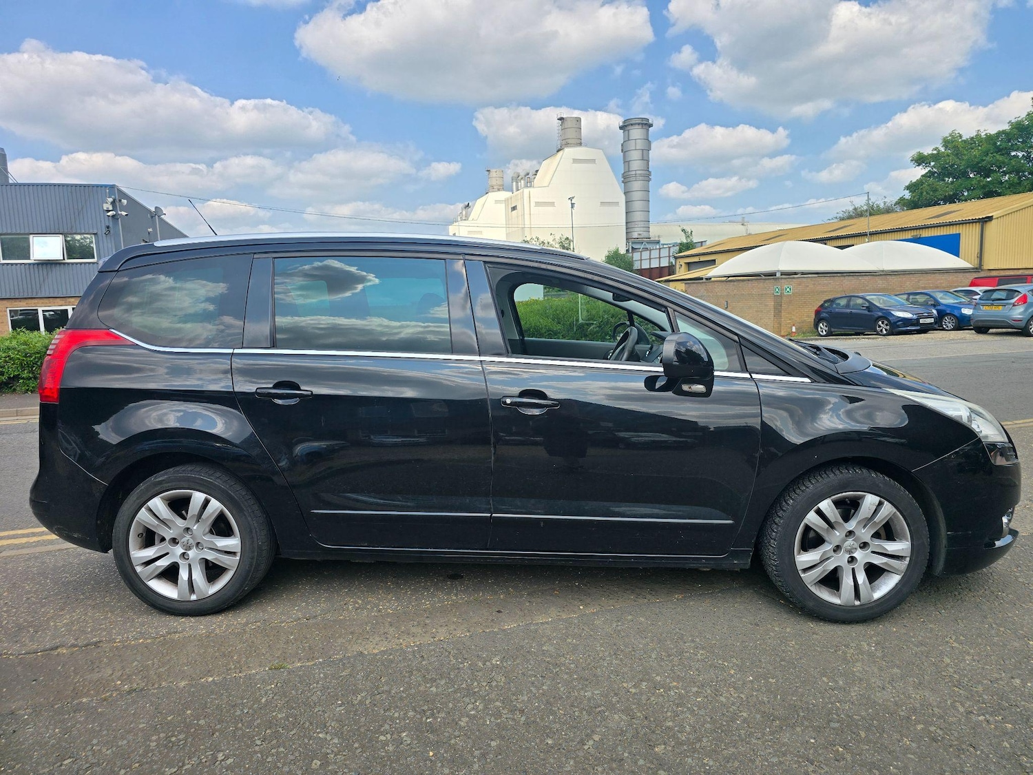 Used Peugeot 5008 2013 for sale - 76703708: Photo 2