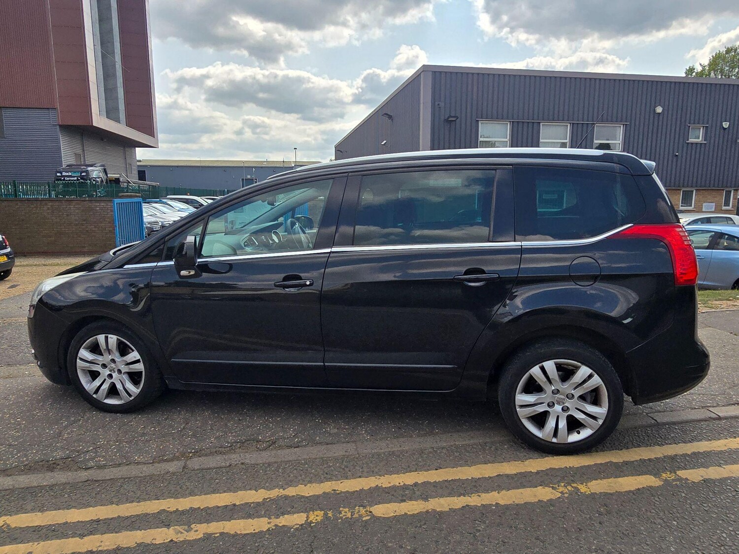 Used Peugeot 5008 2013 for sale - 76703708: Photo 6