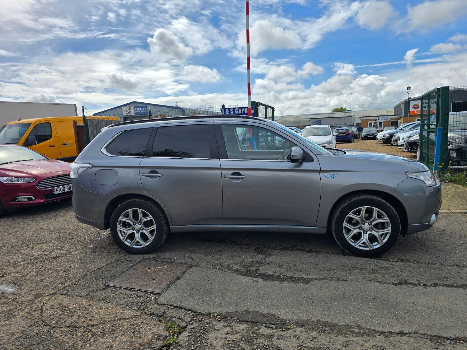 Used Mitsubishi Outlander 2015 for sale - 76703665: Photo 2