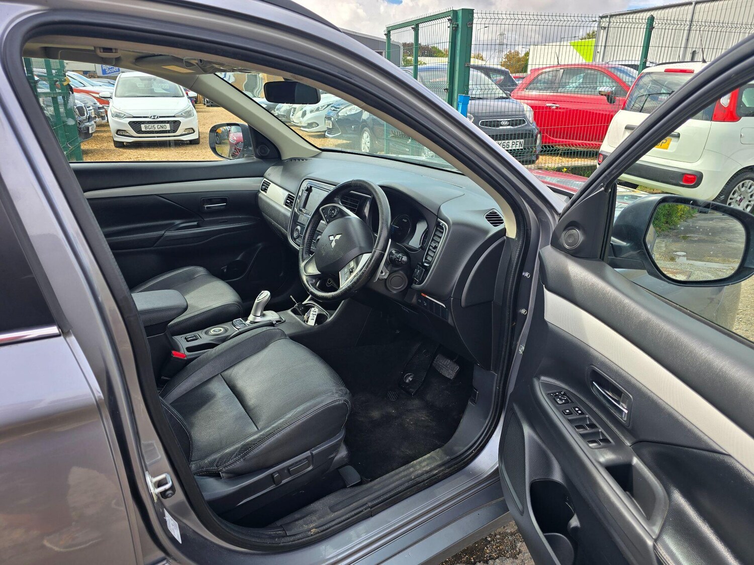 Used Mitsubishi Outlander 2015 for sale - 76703665: Photo 9