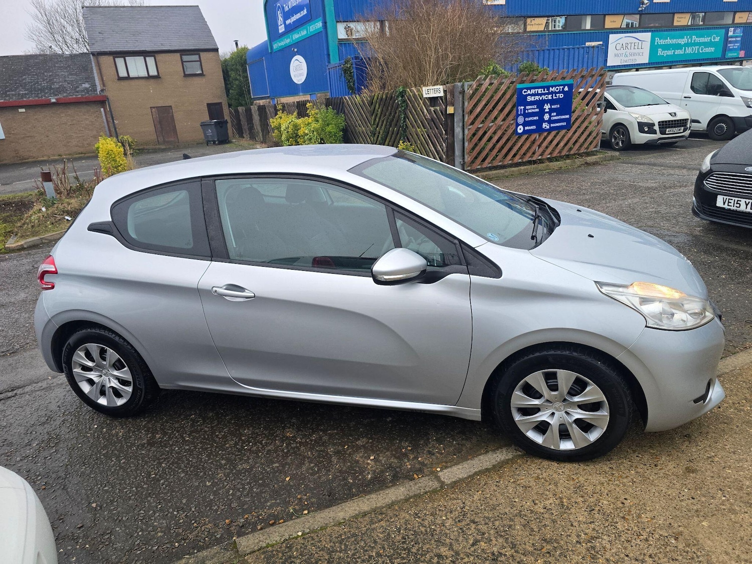 Used Peugeot 208 2012 for sale - 77441246: Photo 2