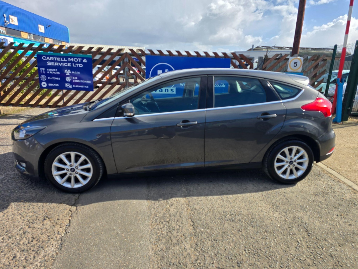 Used Ford Focus 2015 for sale - 78058238: Photo 6