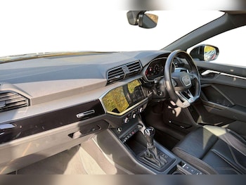 Used Audi Q3 2022 for sale - 76156317: Photo 2