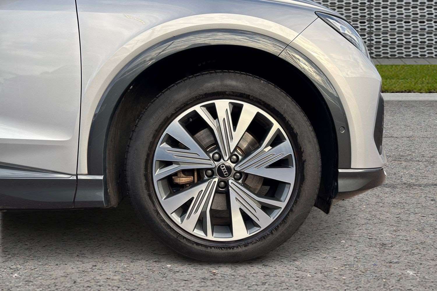 Used Audi Q4 e-tron 2023 for sale - 76624635: Photo 5