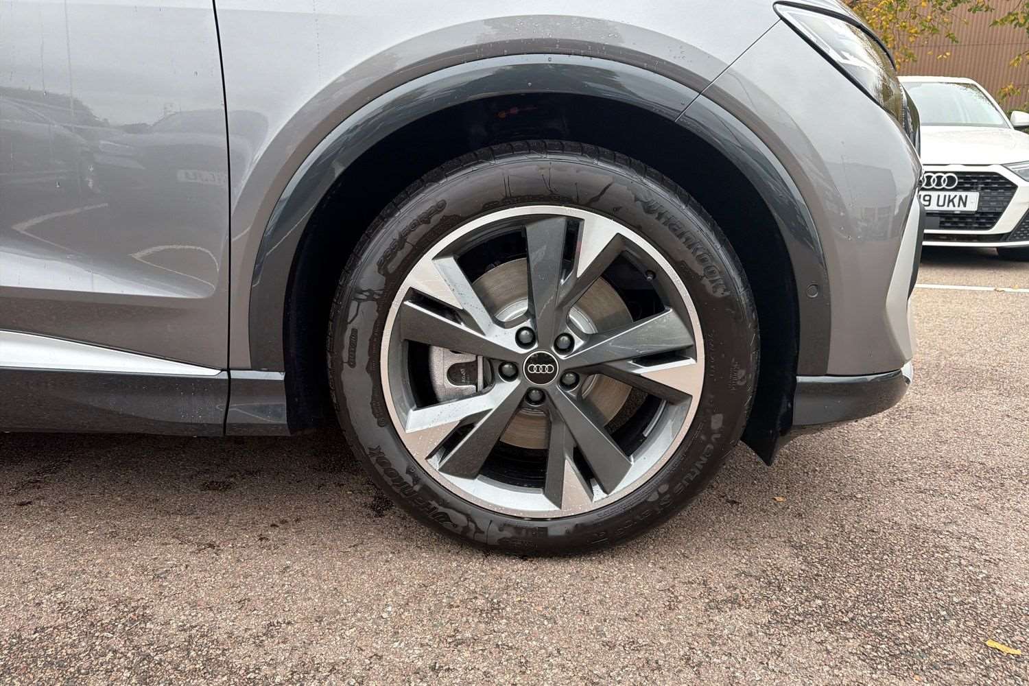 Used Audi Q4 e-tron 2025 for sale - 76401412: Photo 5