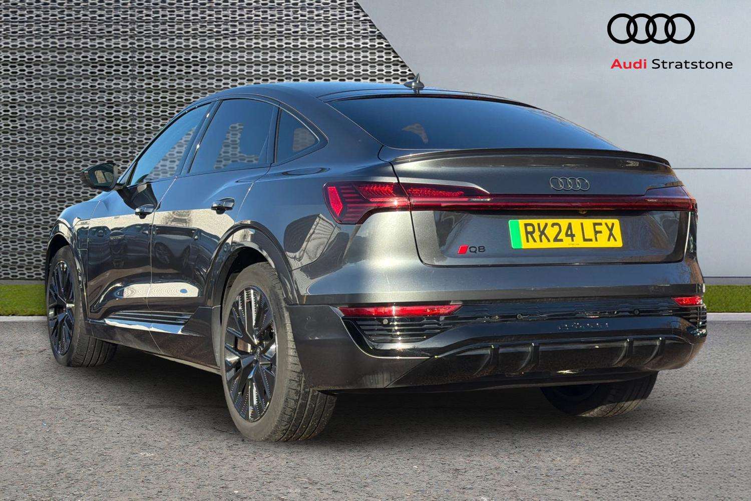 Used Audi Q8 2024 for sale - 76789436: Photo 3