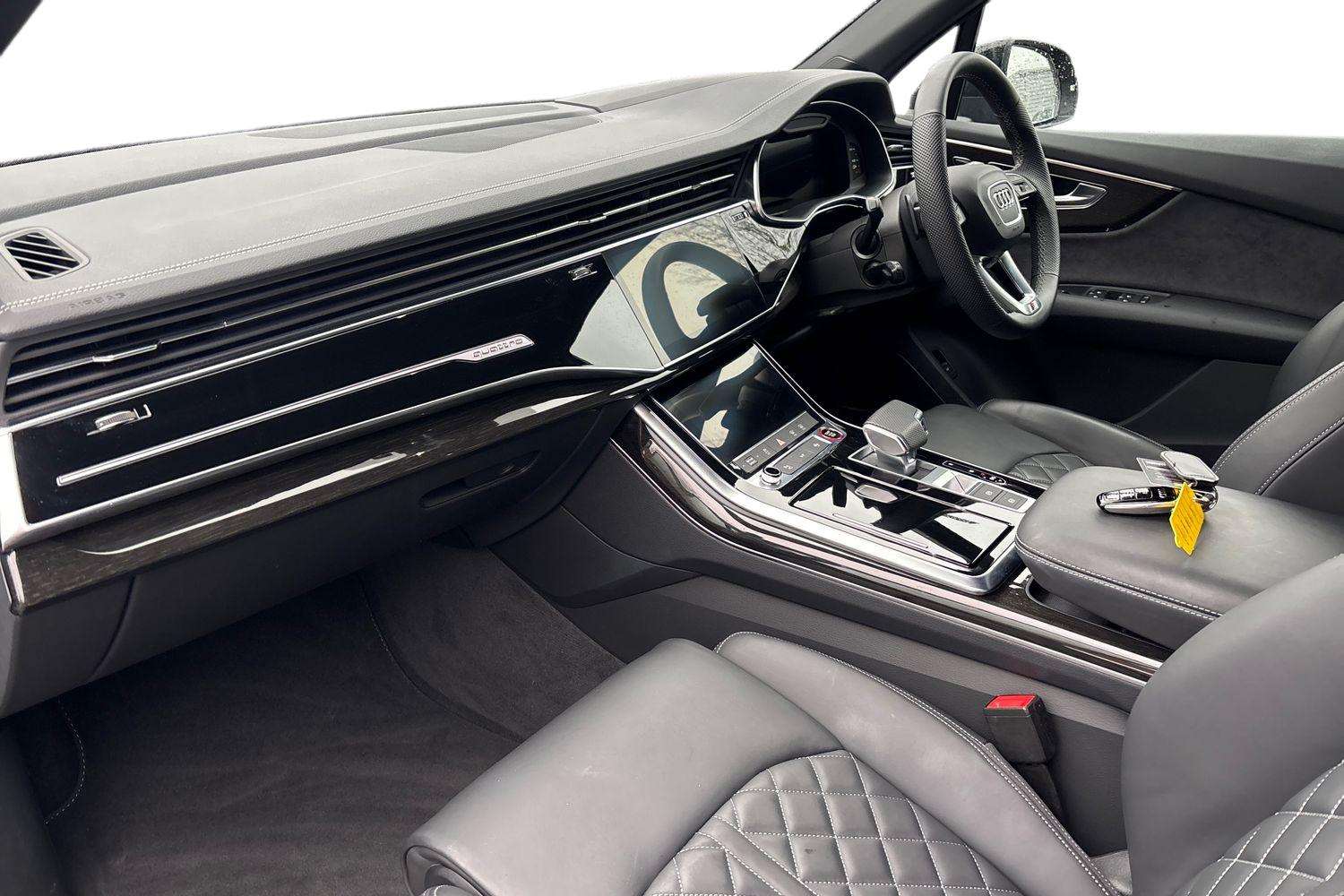 Used Audi Q7 2025 for sale - 76827610: Photo 2