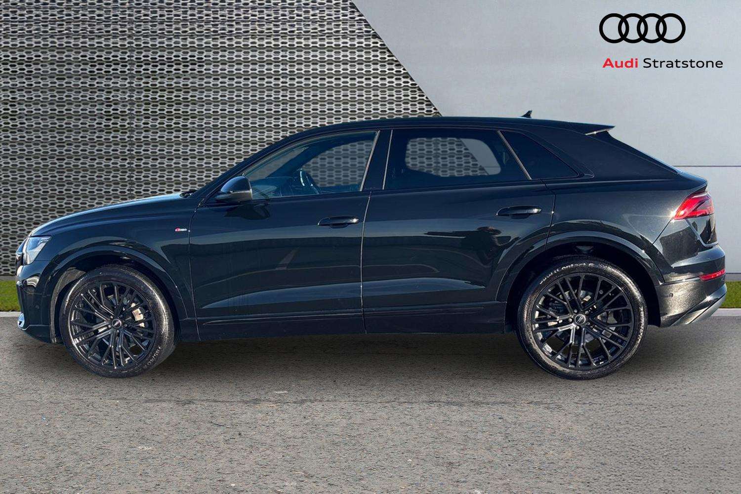 Used Audi Q8 2025 for sale - 76842851: Photo 8
