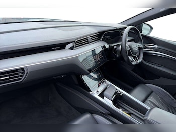 Used Audi Q8 2023 for sale - 77480682: Photo