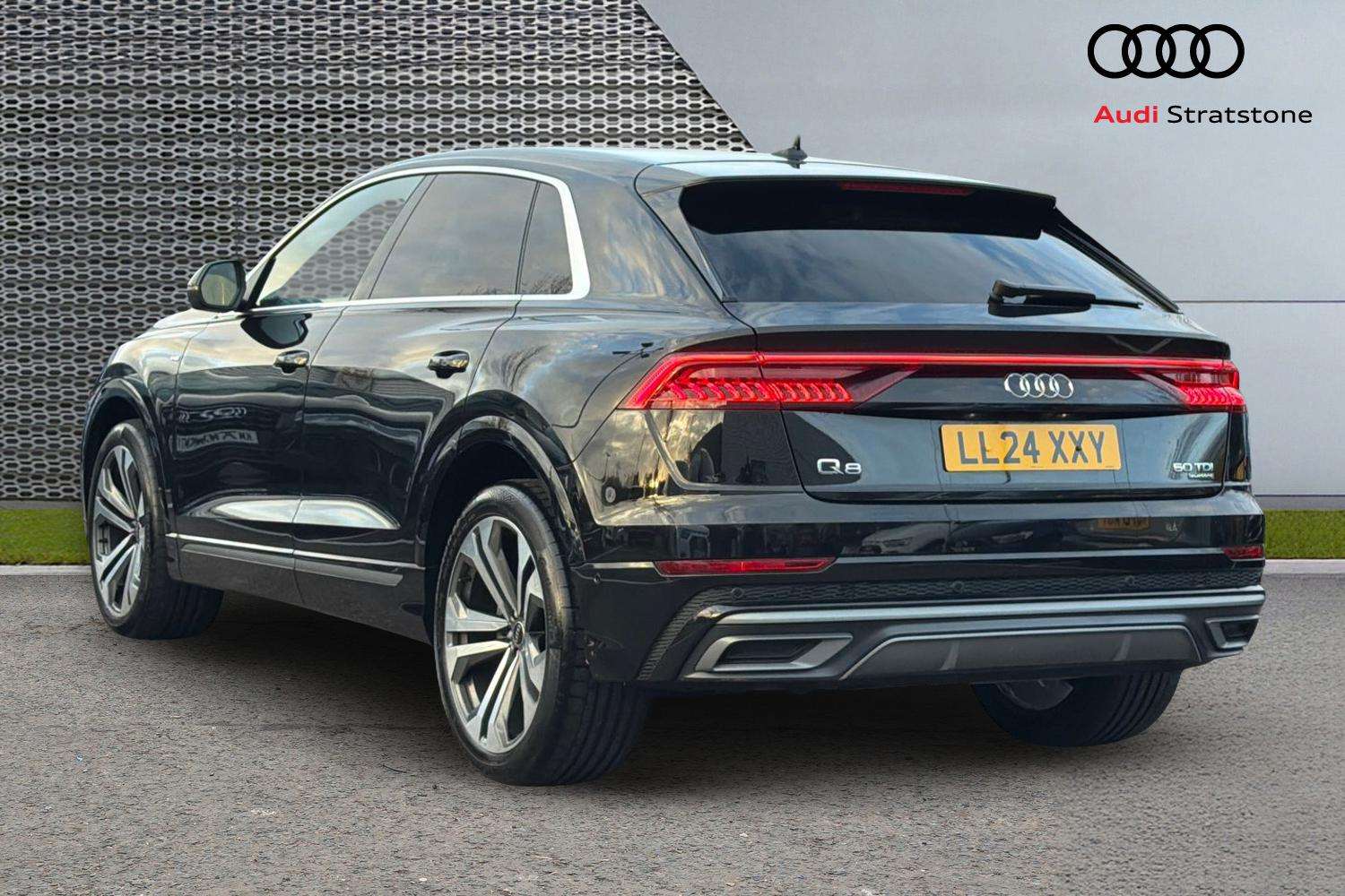 Used Audi Q8 for sale - 76475795: Photo 3
