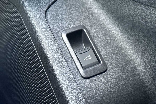 Used Audi Q6 e-tron 2025 for sale - 74716980: Photo 32