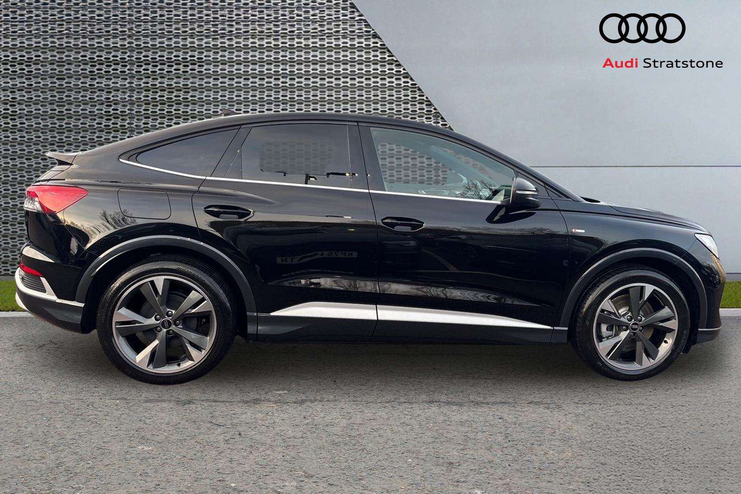 Used Audi Q4 e-tron 2025 for sale - 77772362: Photo 4