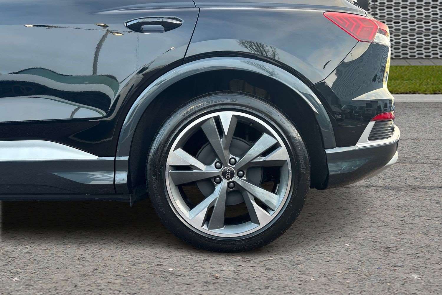 Used Audi Q4 e-tron 2025 for sale - 77772362: Photo 9