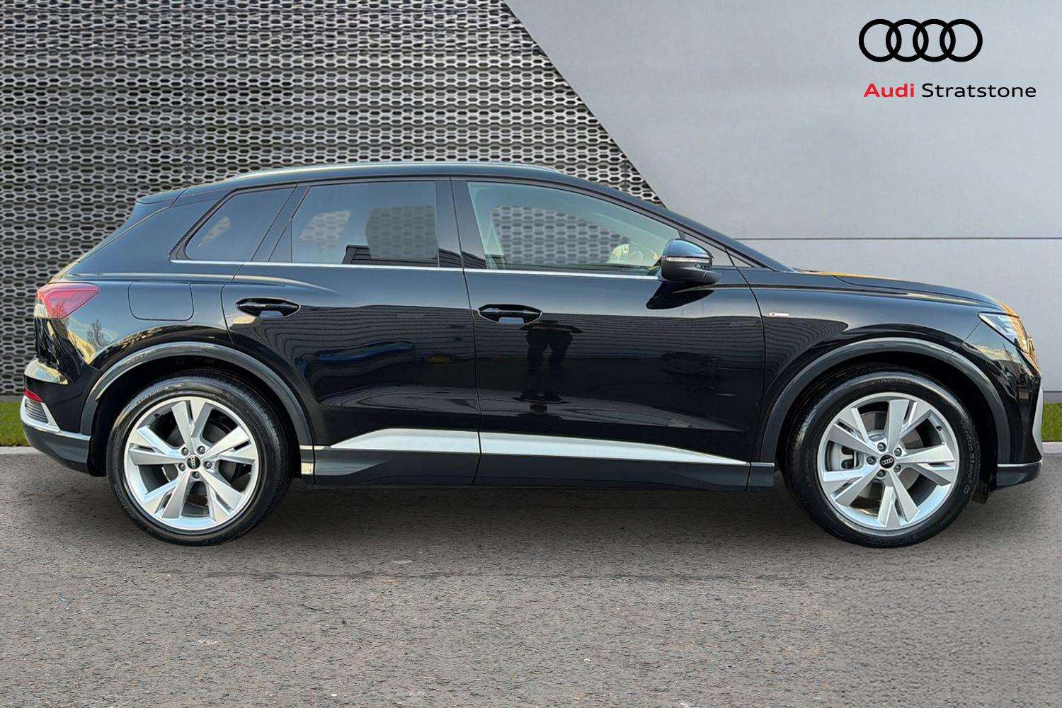 Used Audi Q4 e-tron 2025 for sale - 77811018: Photo 4