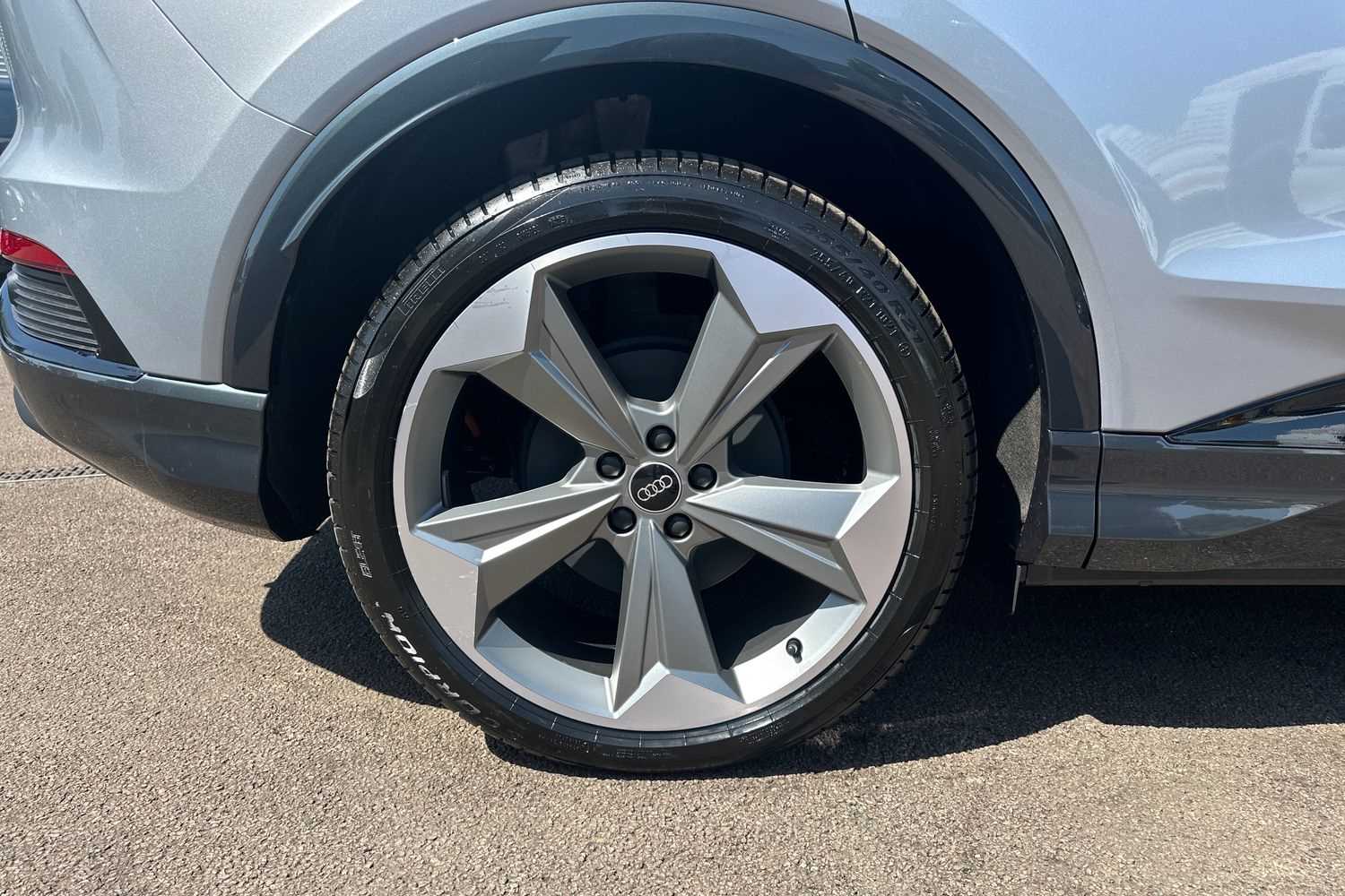 Used Audi Q4 e-tron 2025 for sale - 76015937: Photo 5