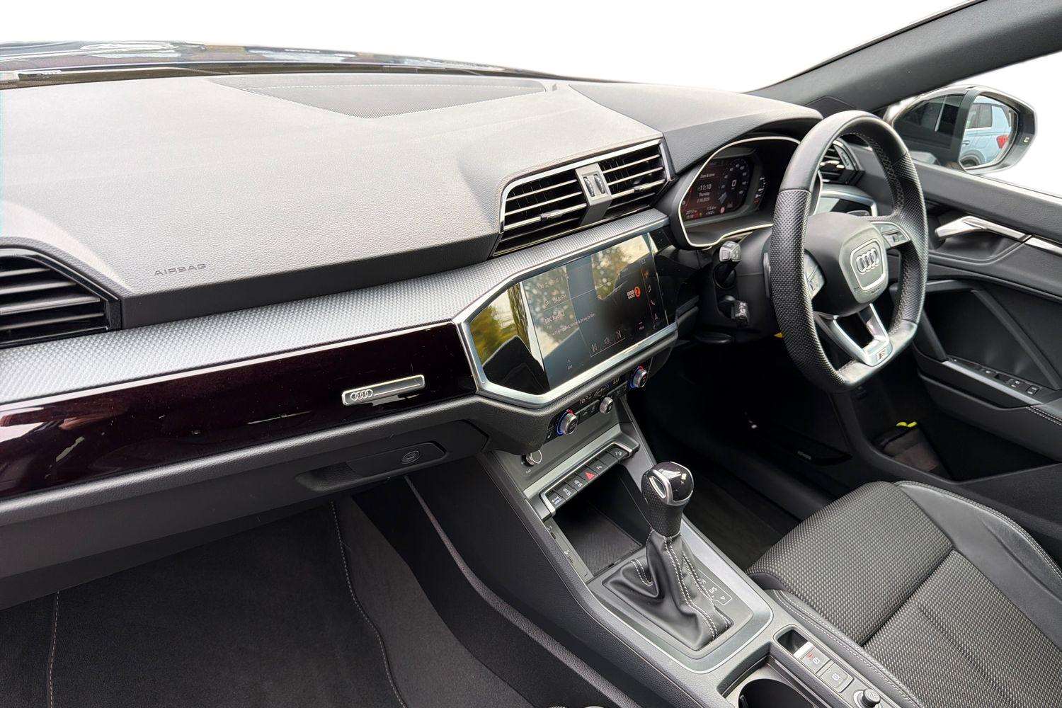 Used Audi Q3 2023 for sale - 76156107: Photo 2