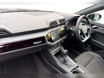 Used Audi Q3 2023 for sale - 76156107: Photo 2