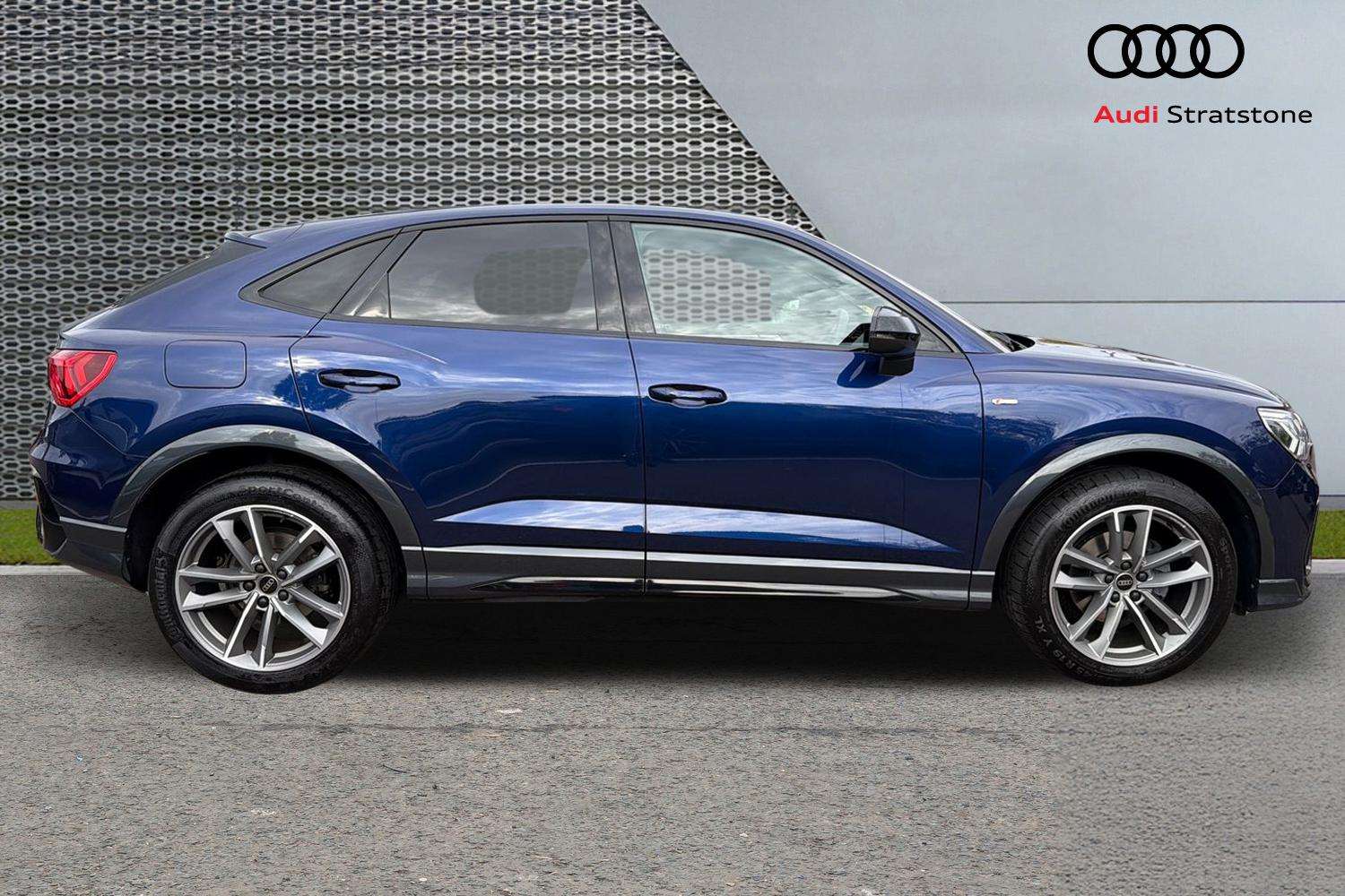 Used Audi Q3 2023 for sale - 76156107: Photo 4