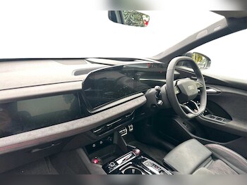Used Audi Q6 e-tron 2024 for sale - 74716789: Photo