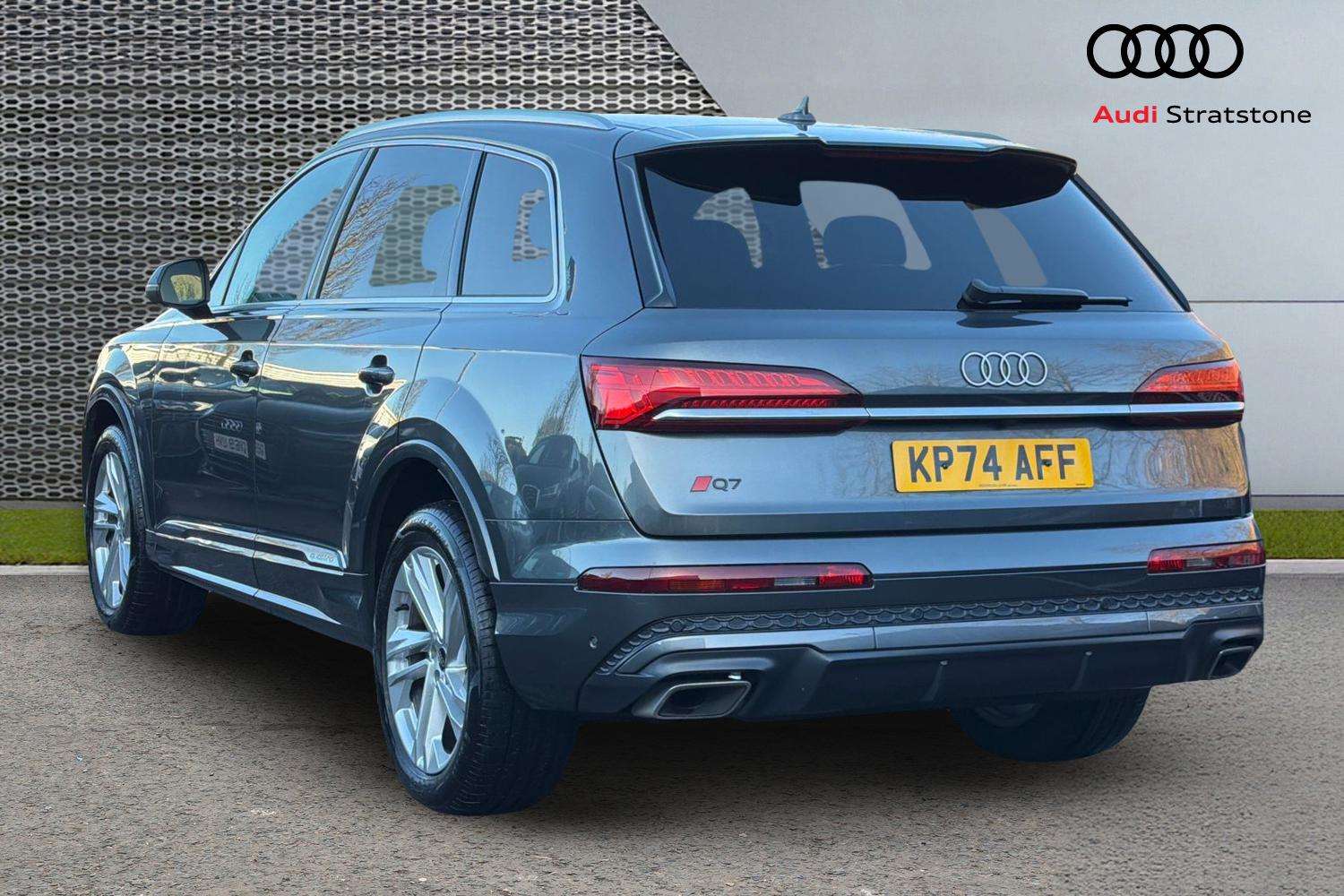Used Audi Q7 2024 for sale - 76902281: Photo 3