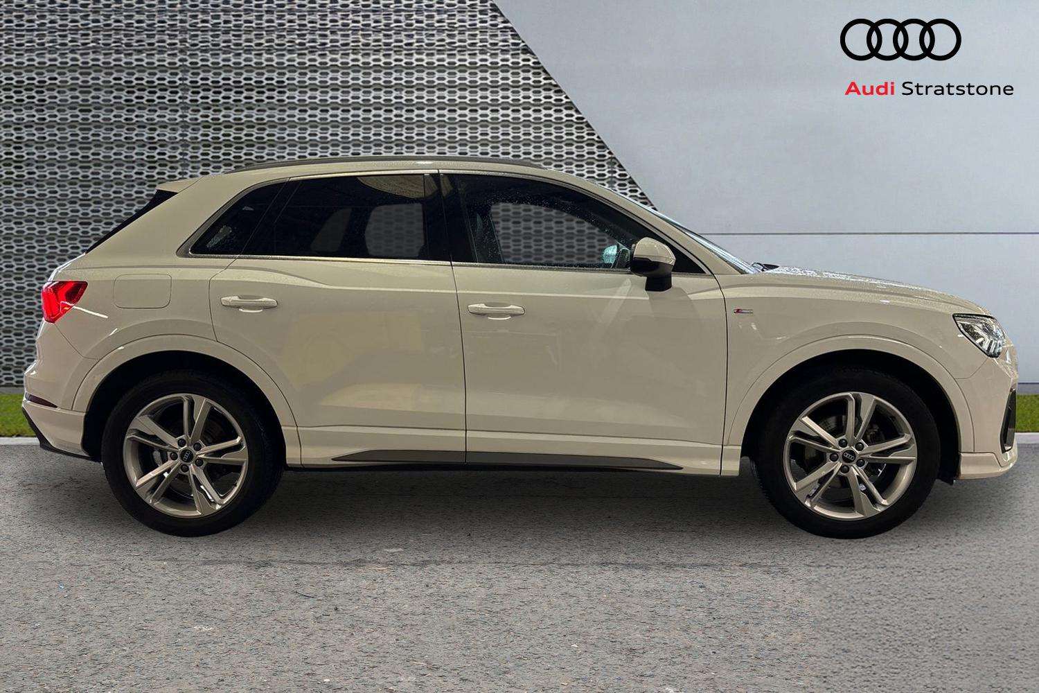 Used Audi Q3 2023 for sale - 77772069: Photo 4