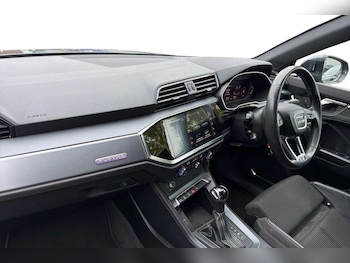 Used Audi Q3 2019 for sale - 76087809: Photo 2