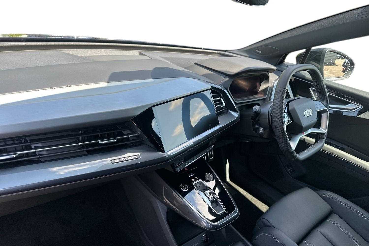 Used Audi Q4 e-tron 2025 for sale - 76016192: Photo 2