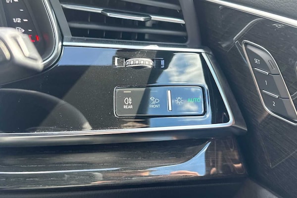 Used Audi Q8 for sale - 75710900: Photo 22