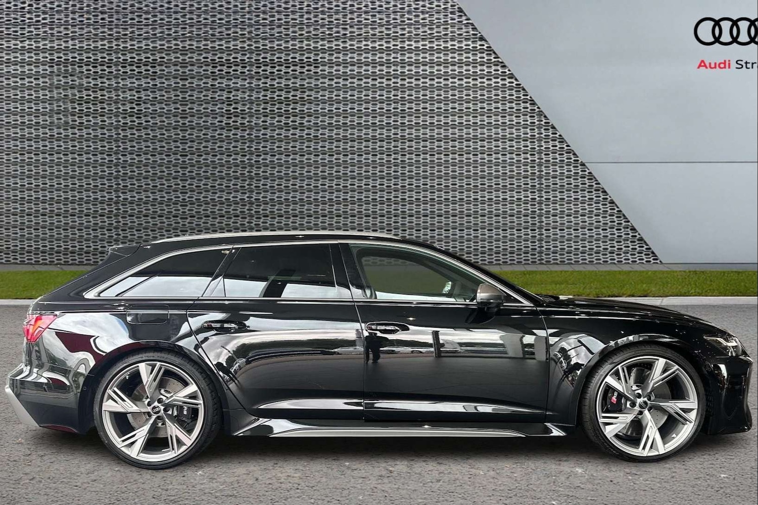 Used Audi RS6 2025 for sale - 76955289: Photo 4