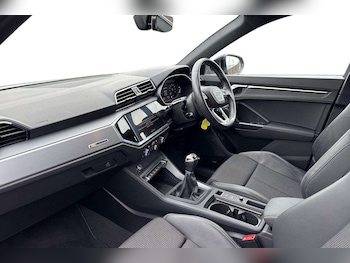 Used Audi Q3 2023 for sale - 77686668: Photo