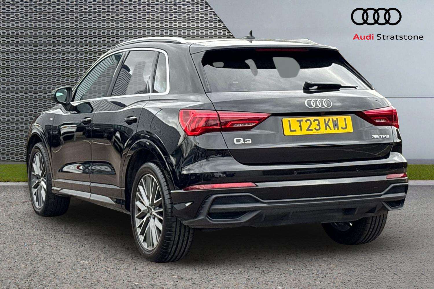 Used Audi Q3 2023 for sale - 77686668: Photo 3