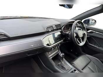 Used Audi Q3 2022 for sale - 76156357: Photo 2