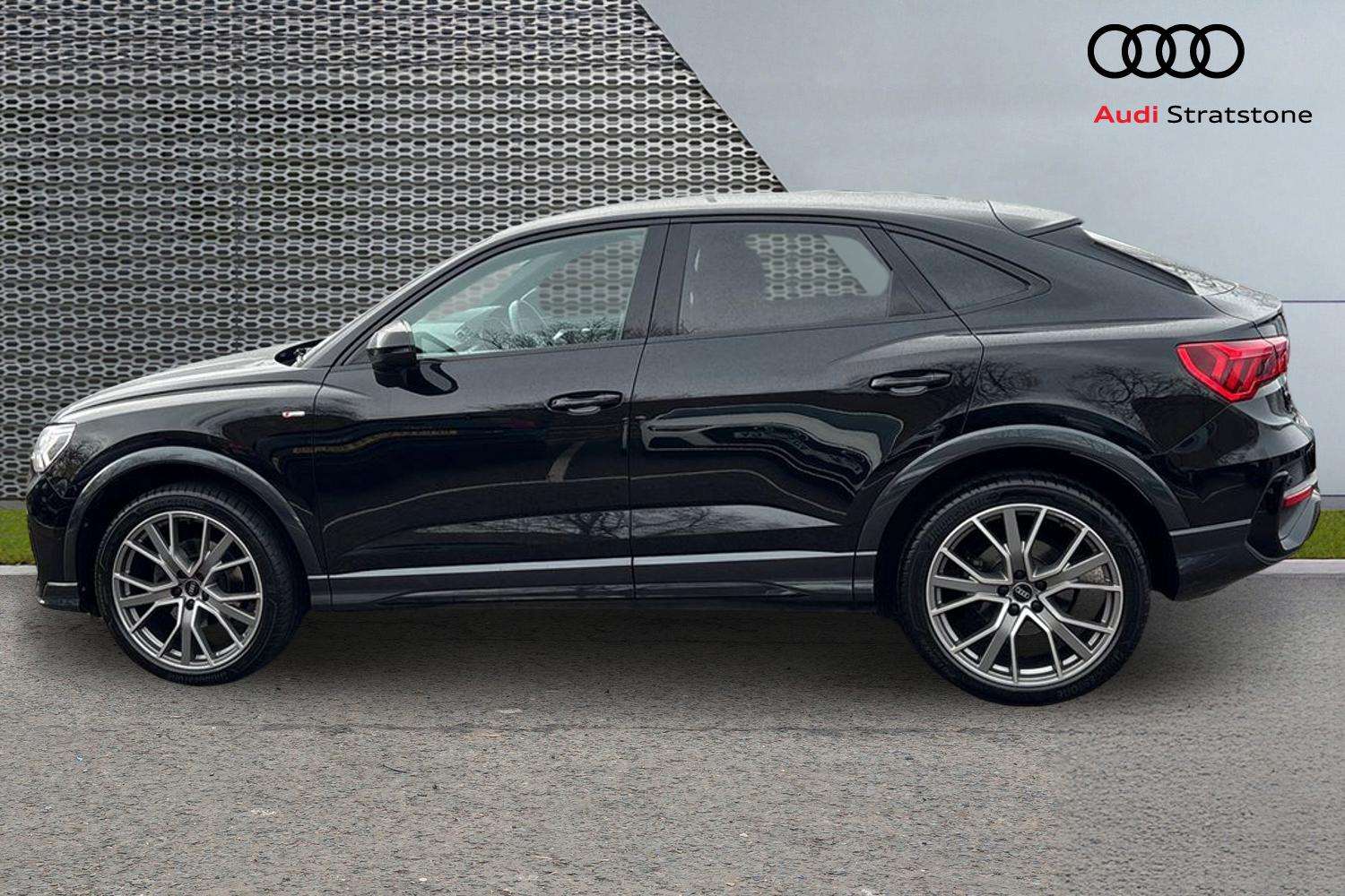 Used Audi Q3 2023 for sale - 76515690: Photo 8