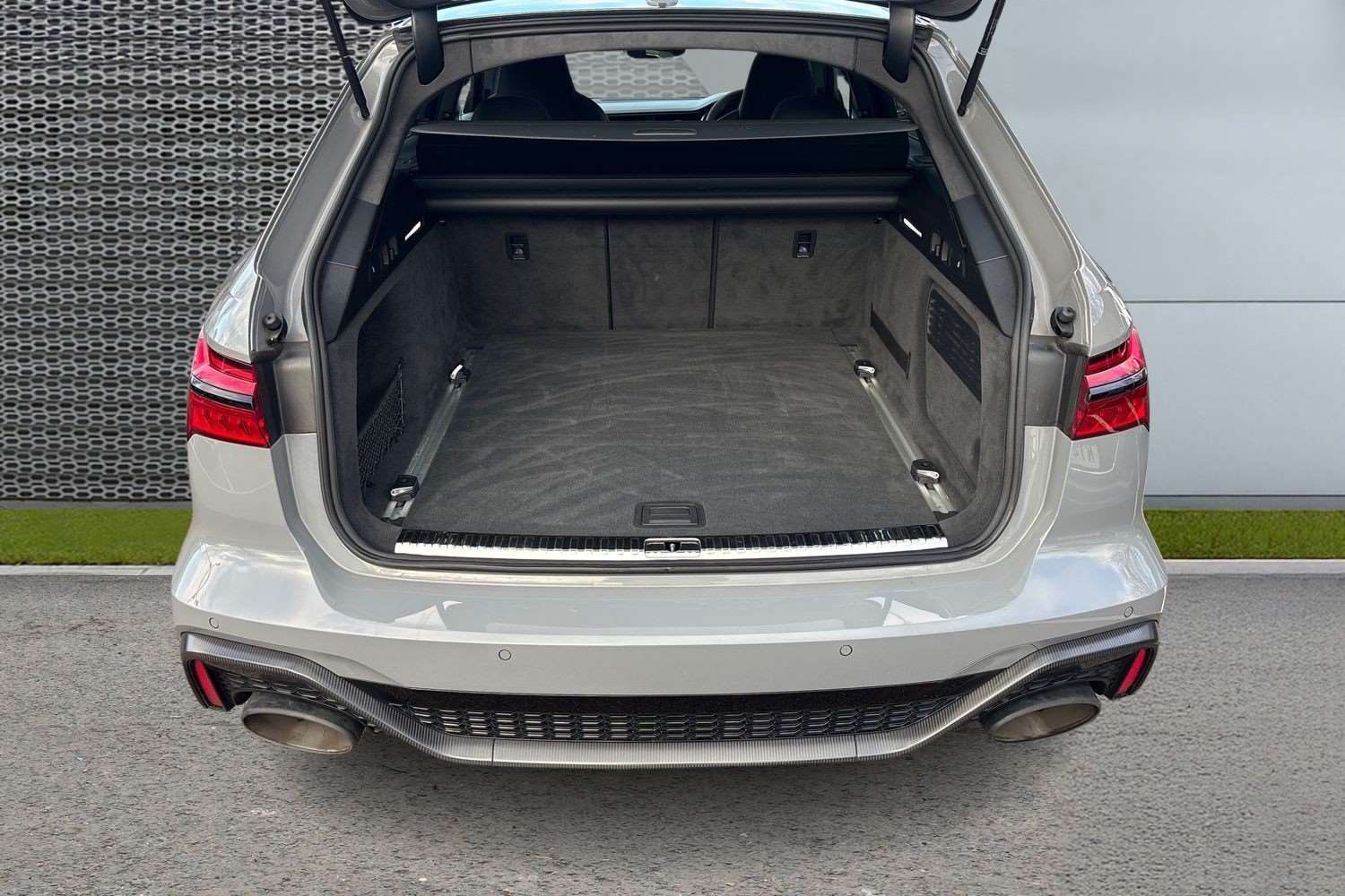 Used Audi RS6 2023 for sale - 76928941: Photo 13